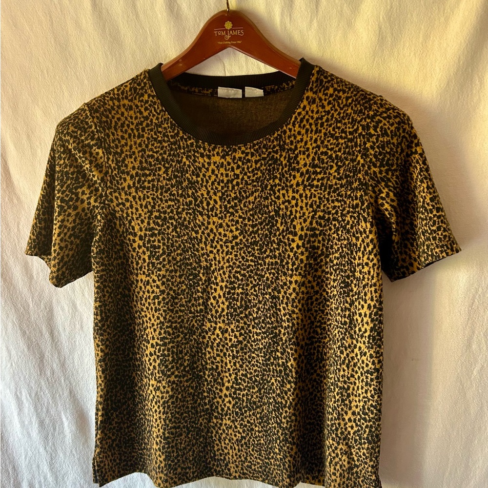 Chico's Black / Mustard Leopard Print Short Sleeve Sweater Womens 1 Crew